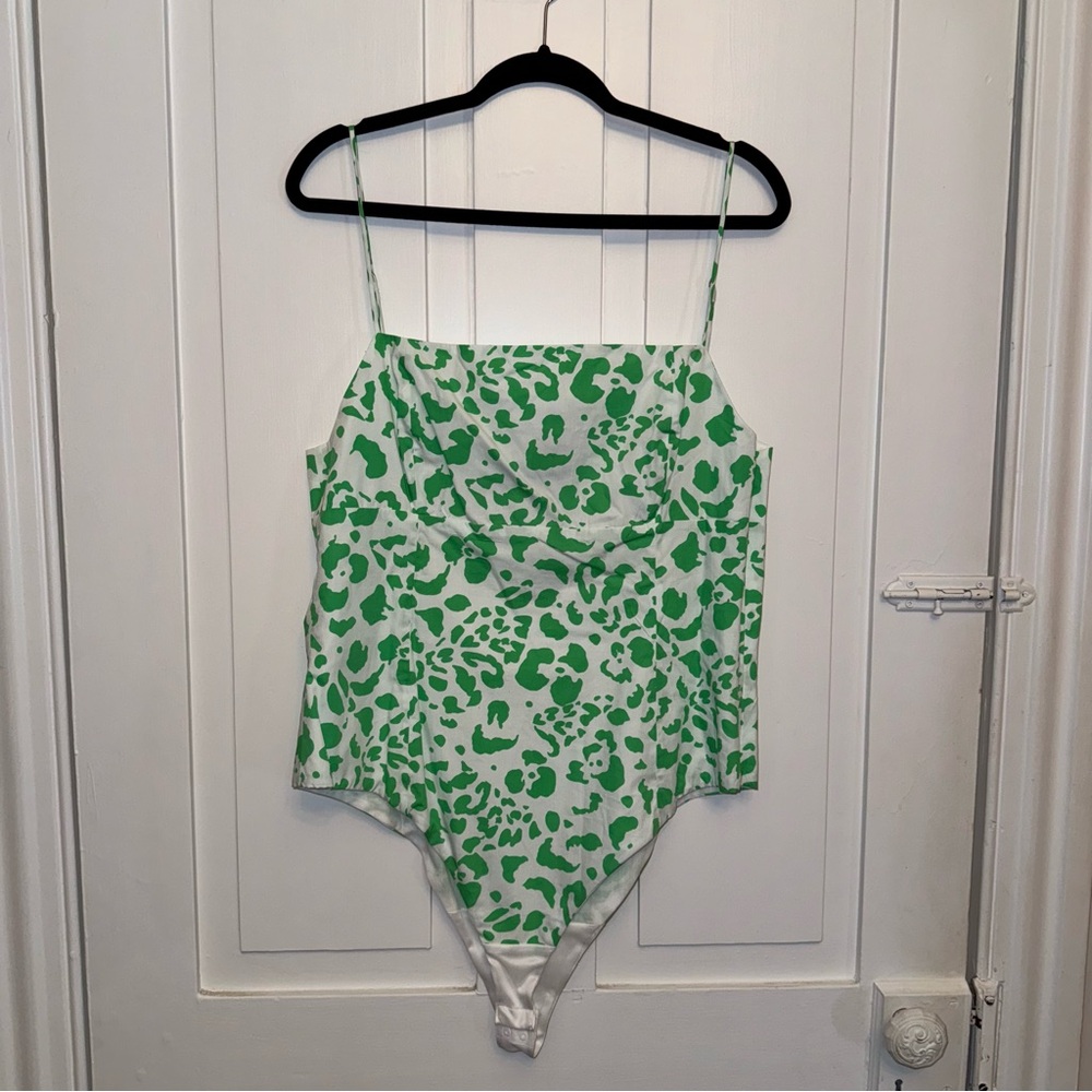 ✨zara green & white animal print bodysuit✨